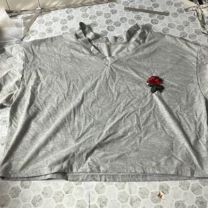1XL Short Sleeve Embroidered Rose Flower Cropped Cut Out Neck T Shirt